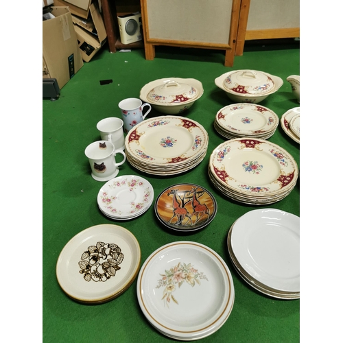 139 - Royal swan dinner set and a quantity of RS dishes and bowls, Royal vale gilt tea set ect..