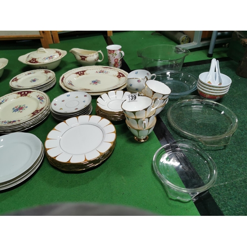 139 - Royal swan dinner set and a quantity of RS dishes and bowls, Royal vale gilt tea set ect..