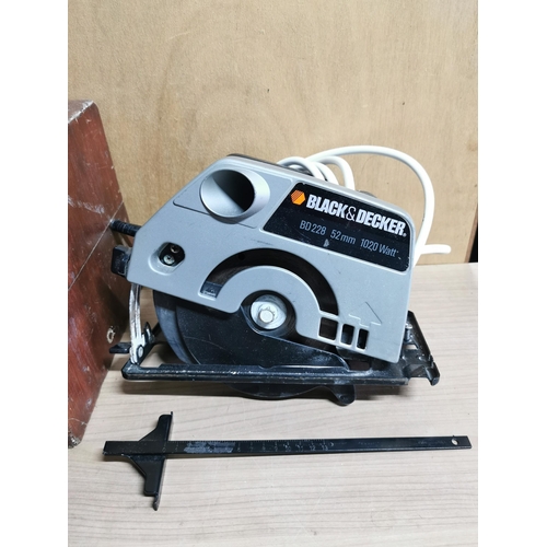 579 - Black and decker BD228 circular saw in a wooden fitted box