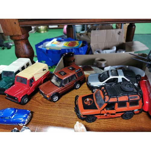 56d - Quantity of diecast cars inc a good quantity of land rovers and a metal milk truck by Britains