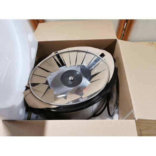 10 - Slow cooker, 3 litre, 180w Brand new in box