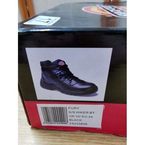 17 - Pair of Dickies Safety/hiker boots UK size 10, Brand new