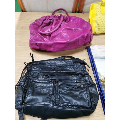 28 - 4x good named quality handbags