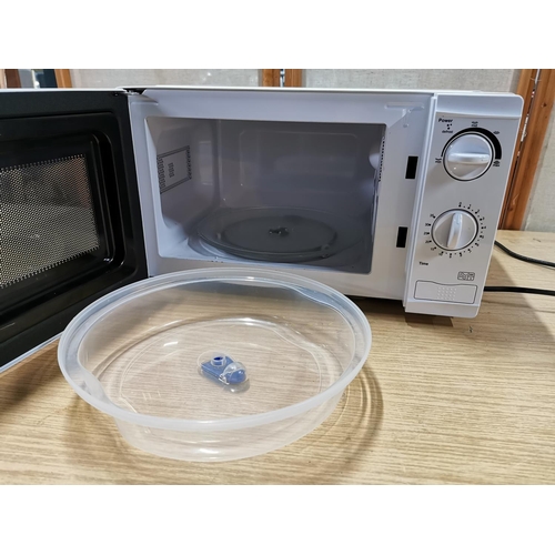 4 - 700w Tesco microwave in good clean order