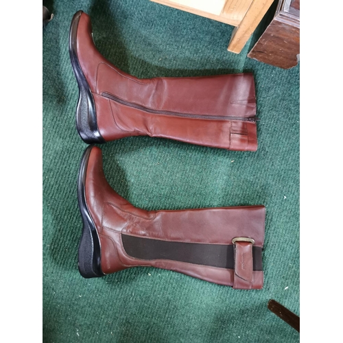 374 - 2 x pairs of ladies boots inc a set of brown leather boots by wrangler size 8 and a set of leather b... 