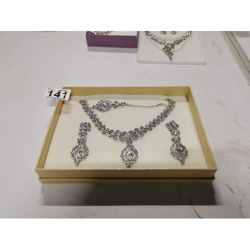 141 - Indian glitzy jewelled encrusted matching set inc neclace ear rings and separate pendant, all in exc... 