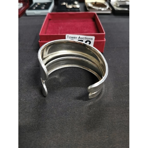 258 - Large contemporary 925 sterling silver double cuff torque bangle of a chunky design in excellent cle... 