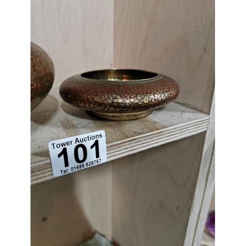 101 - 2x vintage British Raj era decorative brass bowls marked british india made largest bowl meaures 8cm... 