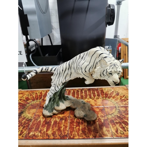 5 - Large resin figure of a white tiger in action ready to pounce. Measures 36cm height x 48cm width x 1... 