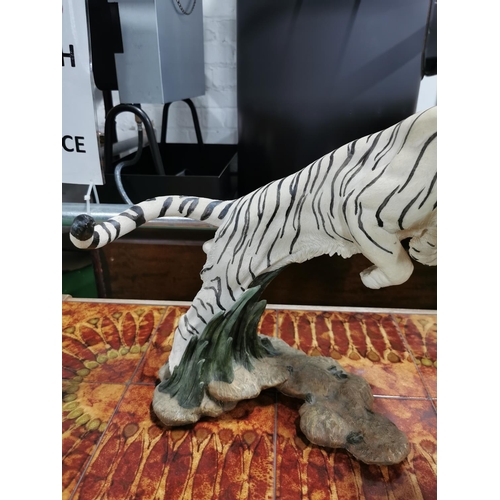 5 - Large resin figure of a white tiger in action ready to pounce. Measures 36cm height x 48cm width x 1... 