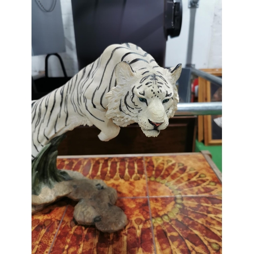 5 - Large resin figure of a white tiger in action ready to pounce. Measures 36cm height x 48cm width x 1... 