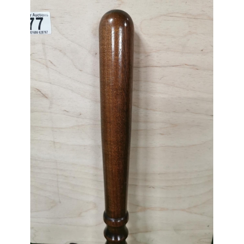 77 - Antique turned wood police truncheon in good condition