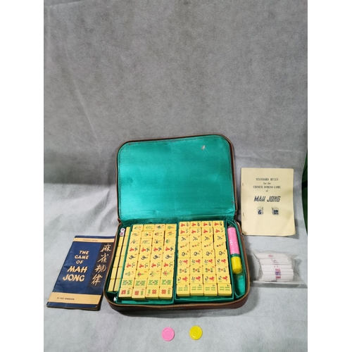 90 - Vintage art deco cased bakelite Mah Jong set with its original instructions hand painted bakelite ti... 