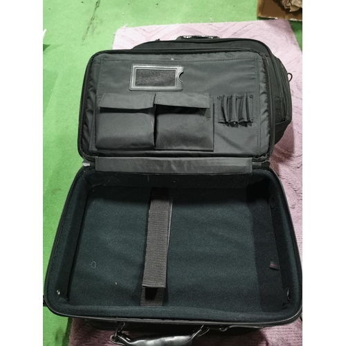 406 - 2 x laptop bags inc a leather laptop bag by Cosmac, and a laptop bag by IT, both in good order , the... 