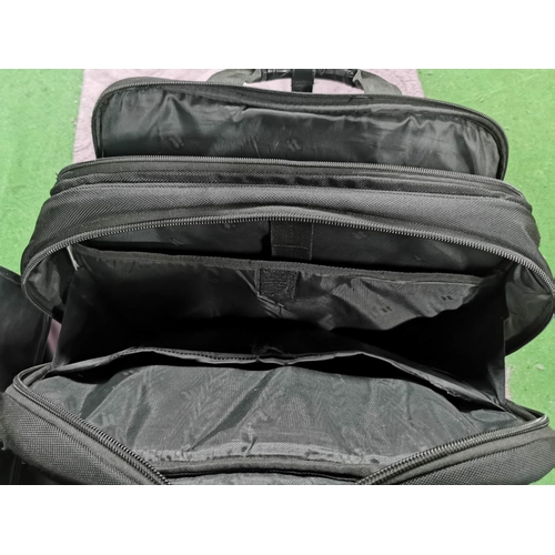 406 - 2 x laptop bags inc a leather laptop bag by Cosmac, and a laptop bag by IT, both in good order , the... 