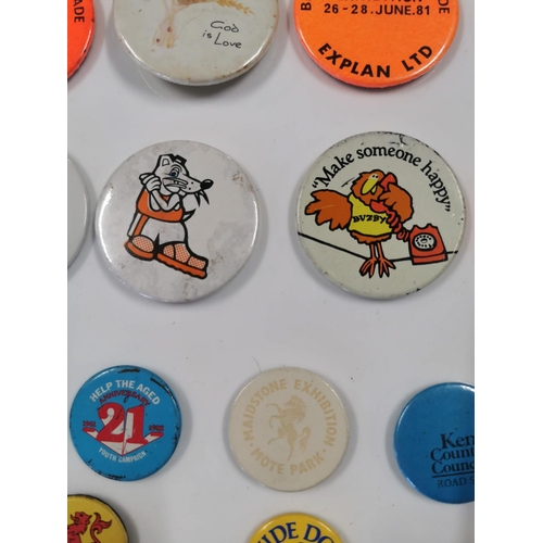 116 - Suite of various vintage badges inc Battle of Britain, Mr Wimpy, The Tufty Club, Beefeater etc