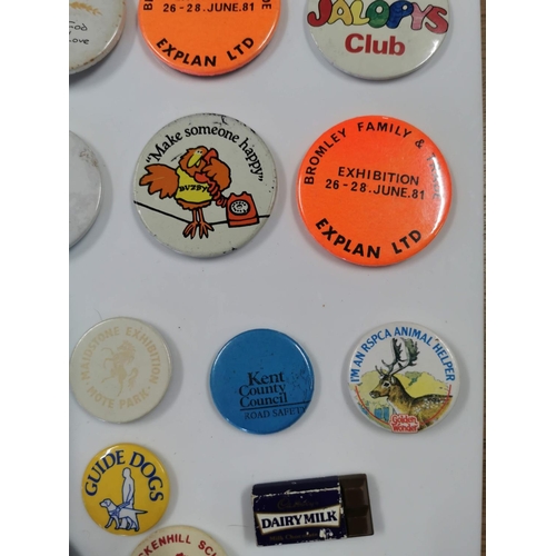 116 - Suite of various vintage badges inc Battle of Britain, Mr Wimpy, The Tufty Club, Beefeater etc