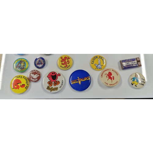 116 - Suite of various vintage badges inc Battle of Britain, Mr Wimpy, The Tufty Club, Beefeater etc