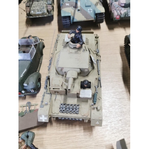 117 - Quantity of fully assembled model kits inc tanks and planes, also includes army figures