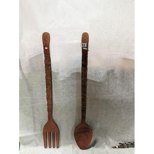 93 - Very large unusual wooden wall hanging spoon and fork in good condition, 105.5cm long, width of 17cm... 