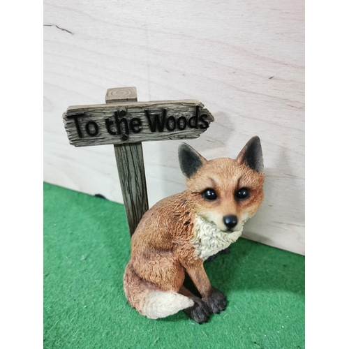 57 - Collection of 4 x fox related figures inc a Leonardo fox group, a Leonardo fox'To The Woods' a handp... 