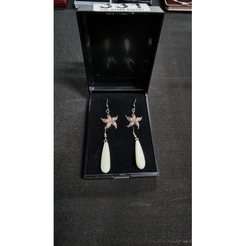 331 - 2 pairs of 925 silver earrings, a set of MOP earrings and starfish ones both marked 925