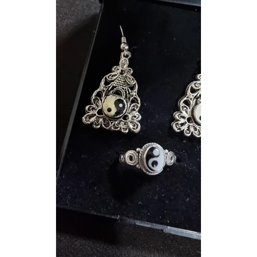 282 - matching ying yang ring and earring set ring is marked 925 silver  the ring is silver tone all in go... 