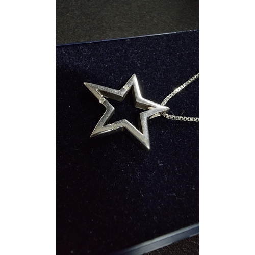 289 - 925 silver star pendant inset with 3 genuine diamonds on a 18in 925 silver chain in good condition b... 