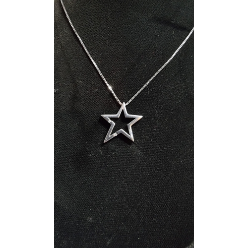 289 - 925 silver star pendant inset with 3 genuine diamonds on a 18in 925 silver chain in good condition b... 