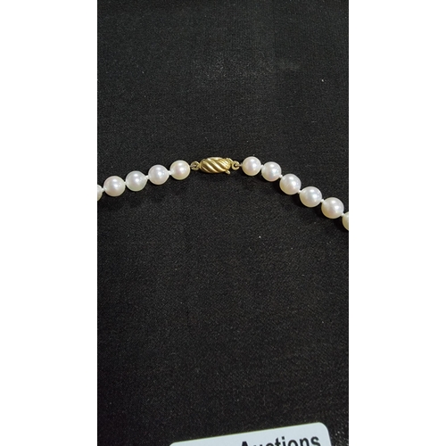 292 - Genuine fresh water pearl necklace with a 9ct gold clasp in excellent condition total length of 18in