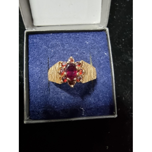 303 - 9ct Garnet cluster ring Size S 1/2 with bark effect ring band. total weight of 3.9 grams