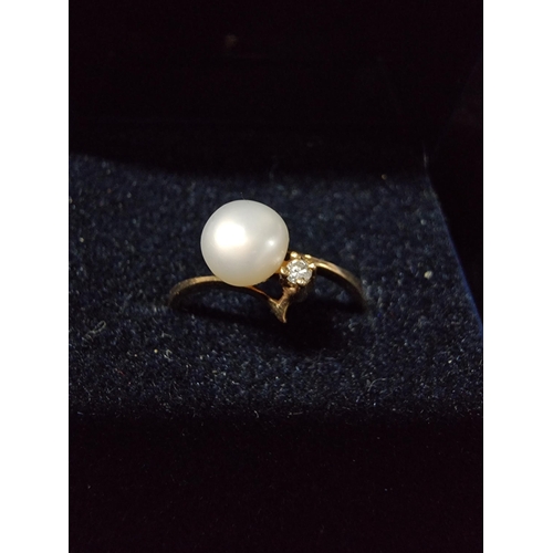 304 - 9ct gold ring inset with a pearl and diamond AF missing the mount on the one side for a small dimond... 