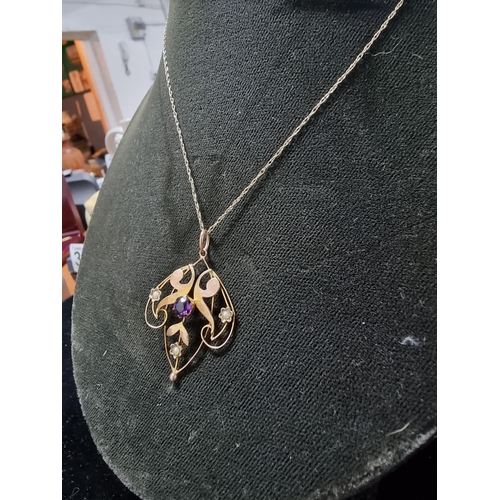 311 - Pretty vintage 9ct gold pendant inset with a large amethyst to the centre and 3 small split seed pea... 