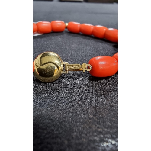 320 - Good quality coral beaded braclet hand knotted with a 9ct gold clasp and beads marked 375 JKA ( J.Ko... 