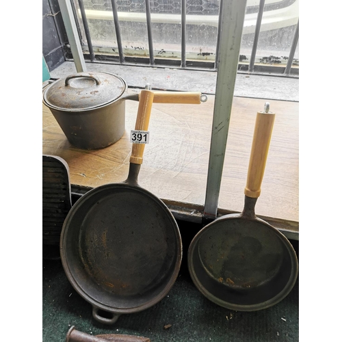 391 - Large quantity of cast iron saucepans, Skillets, antique iron etc, all are matching with wooden hand... 