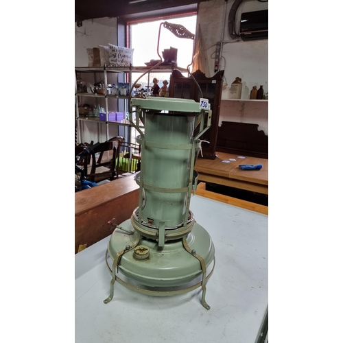 750 - Vintage paraffin heather/stove Aladdin green in good order