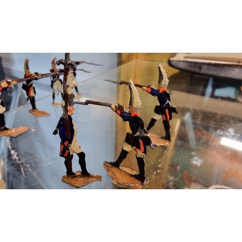 318 - Collection of 11 vintage lead enamel painted soldiers French infinitary from the Napoleonic wars in ... 