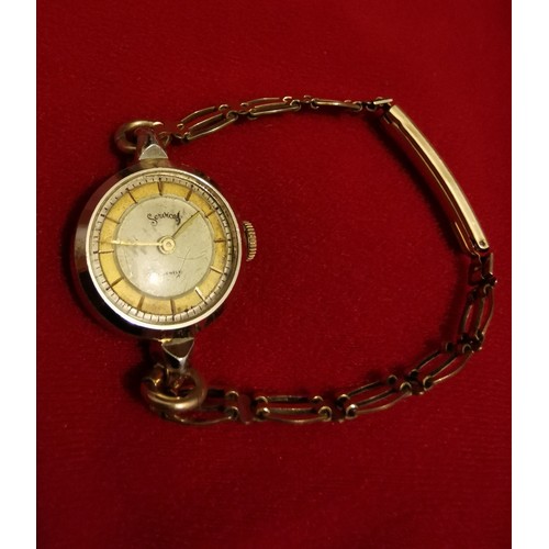 359 - 3x Good quality watches Inc. Vintage Services 7 Jewels with attractive 12ct. rolled gold strap, chic... 