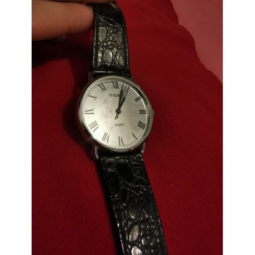 358 - Quantity of Gents & Ladies fashion watches Inc. Sekonda holographic dial watch. Brands Inc. Lorus, T... 