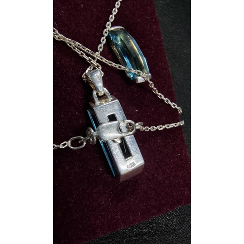 150 - Pretty 925 silver matching jewellery set inset with blue glass cut crystal that reflect the light ve... 