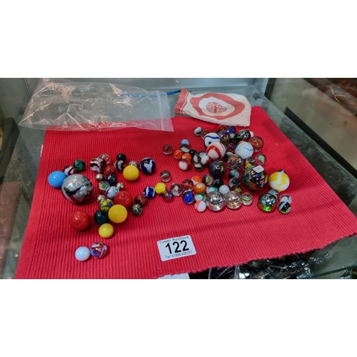 122 - Suite of vintage collectable marbles inc Agate marbles and large Bogey marbles