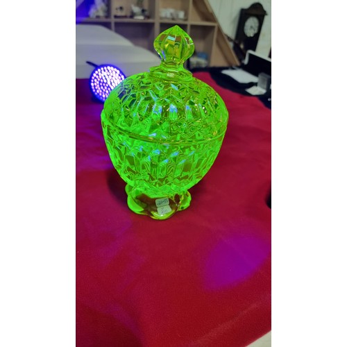 140 - Vintage Uranium glass lidded bowl in excellent condition and glows very well under UV light. Height ... 
