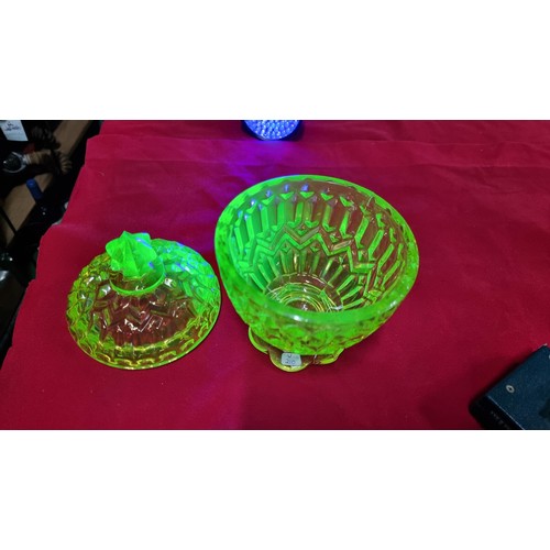 140 - Vintage Uranium glass lidded bowl in excellent condition and glows very well under UV light. Height ... 