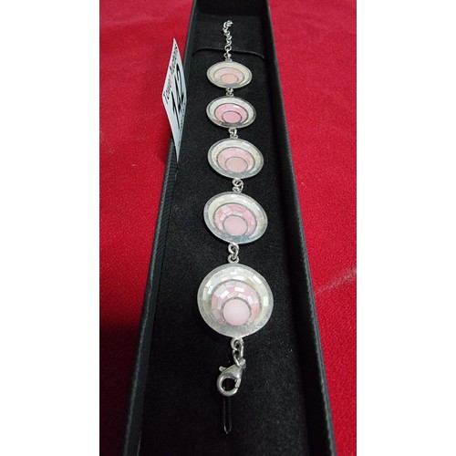 142 - 925 silver Mother of Pearl bracelet 7 inches in length in good condition
