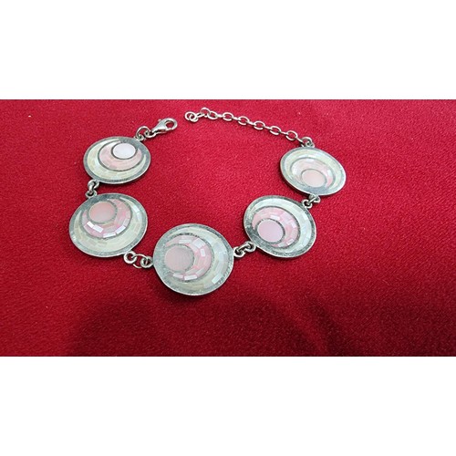 142 - 925 silver Mother of Pearl bracelet 7 inches in length in good condition