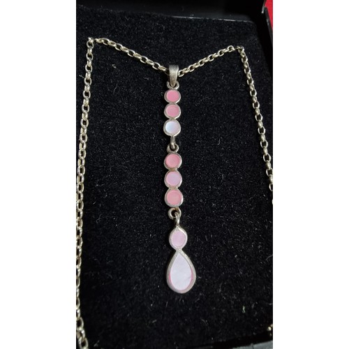 171 - 925 silver drop pendant inset with pink Mother of Pearl on a 18 inch 925 silver chain