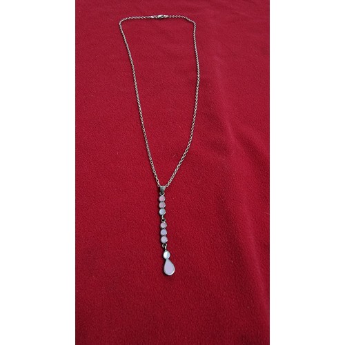 171 - 925 silver drop pendant inset with pink Mother of Pearl on a 18 inch 925 silver chain