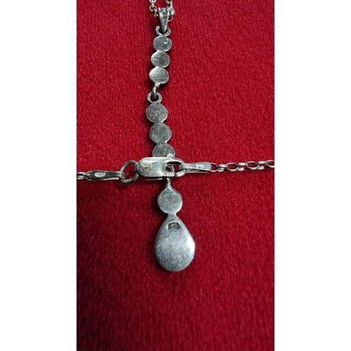 171 - 925 silver drop pendant inset with pink Mother of Pearl on a 18 inch 925 silver chain