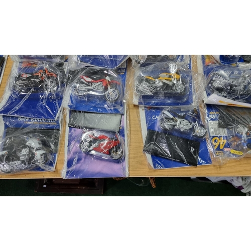 130 - Large collection of 44x Maisto Diecast model motorbikes, all new and sealed in their original packag... 