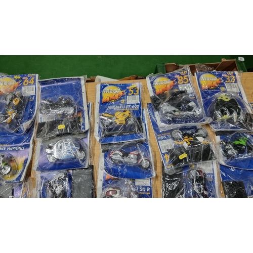 130 - Large collection of 44x Maisto Diecast model motorbikes, all new and sealed in their original packag... 